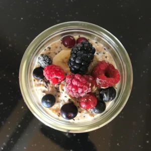 Berry Overnight Oats – FRUITY & EASY